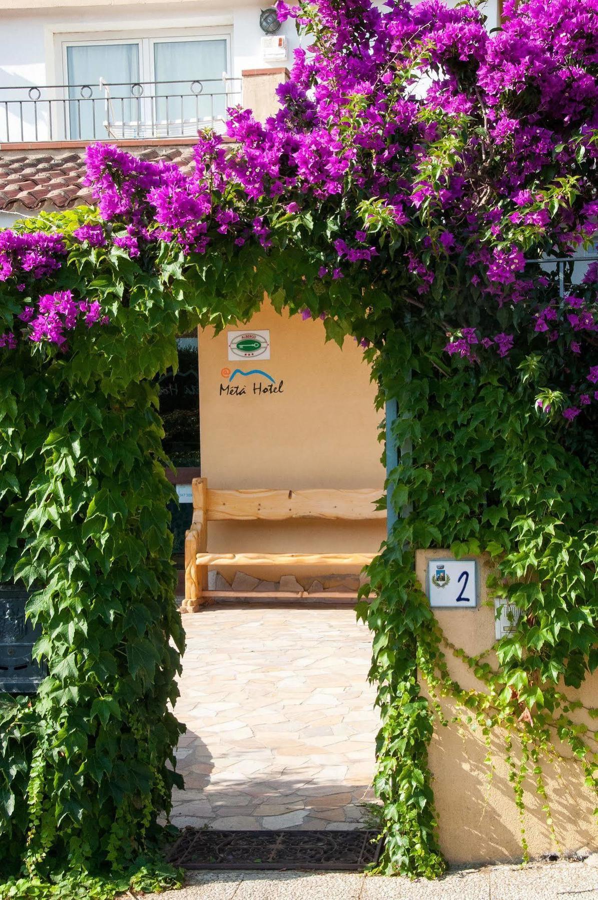 Meta Hotel